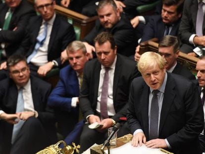 El primer ministro británico, Boris Johnson, este sábado en Westminster. En vídeo, El Parlamento británico fuerza a Johnson a posponer la votación del Brexit.