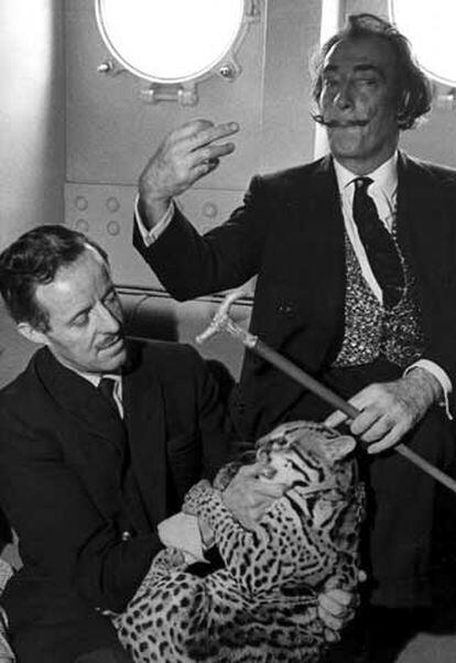 John Peter Moore, junto a Salvador Dalí.