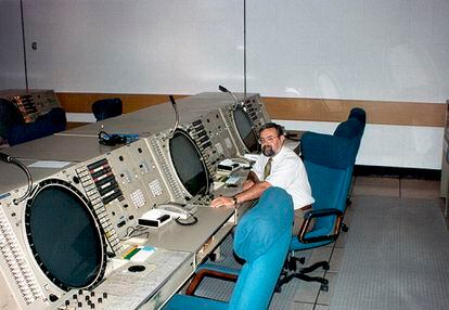 Ballester Olmos, en 1994, en la sala Pegasus del centro de mando de defensa aérea de la base de Torrejón. 