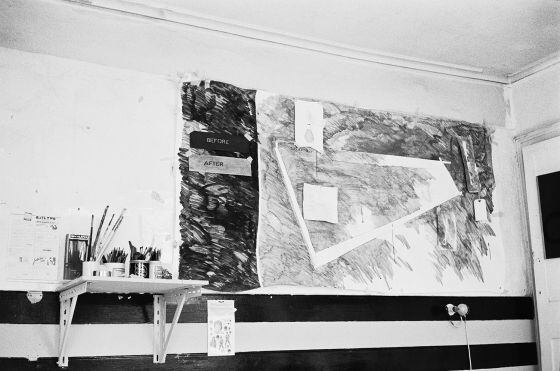 El estudio de una casa okupada del artista Peter Doig, en Kings Cross, 1981.