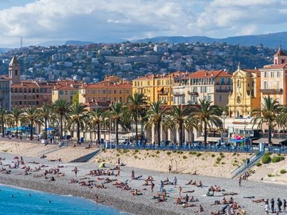 Vista de la bahía de los Ángeles, en Niza, capital de la Costa Azul (Francia).