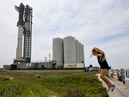 El esperado despegue del cohete Starship de la empresa espacial SpaceX, considerado el más potente jamás construido, no pudo realizarse este lunes por problemas técnicos desde las instalaciones de la compañía del multimillonario Elon Musk en Texas (EE UU) y se retrasa al menos hasta el miércoles. Iba a ser la primera prueba del cohete diseñado para llevar personas a la Luna y Marte.