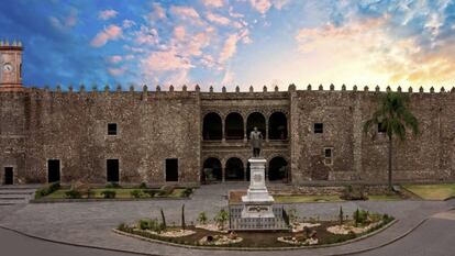 El monumental Palacio de Hernán Cortés, en Morelos.