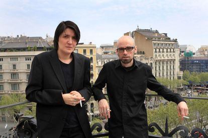 Los escritores Beatriz Preciado y Eloy Fernández Porta, ayer en Barcelona