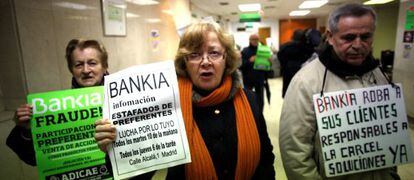 Afectados por las preferentes de Bankia.