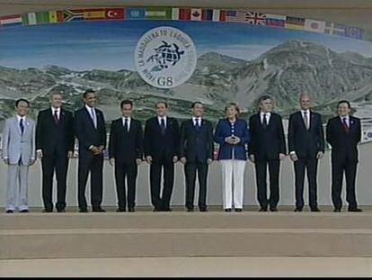 Los líderes mundiales posan en la foto del G8