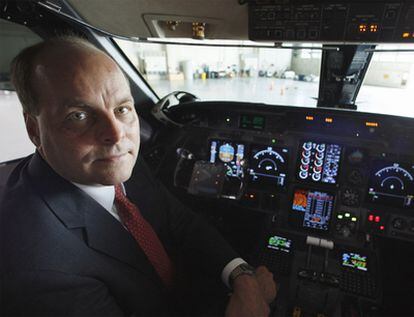 Hank Krakowski, el exdirector de la organización que vigila el tráfico aéreo que dimitió por el escándalo de los controladores somnolientos.