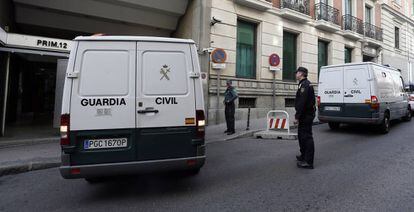Un furgón de la Guardia Civil entra en la Audiencia Nacional.
