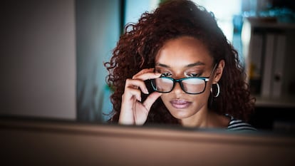 These blue light filter glasses can be worn all day long.  GETTY IMAGES.