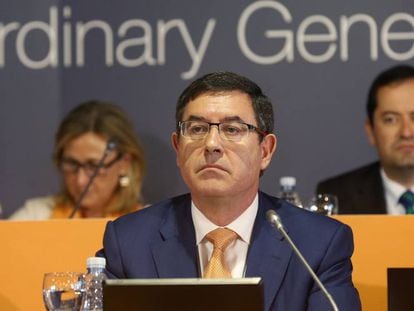 El presidente de Euskaltel, Alberto García Erauzkin, en una junta de accionistas.