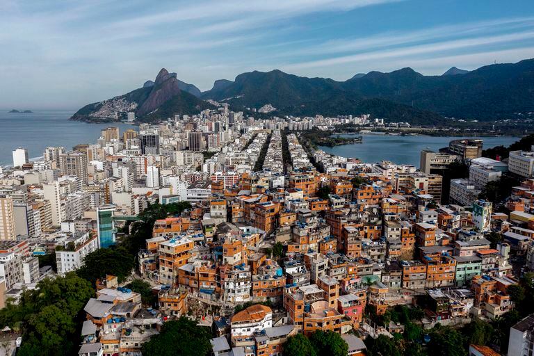 Favela de Pavaozinho, junto a los barrios de Copacabana e Ipanema en Río de Janerio (Brasil).