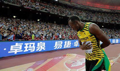 El atleta jamaicano Usain Bolt ha vuelto a rugir en el 'Nido de pájaro' de Pekín (China) frente a su máximo rival en estos Mundiales, Justin Gatlin. Bolt se ha coronado como campeón mundial de 200 metros y consigue así su doblete tras la victoria anterior en 100 metros. Ya lo logró en Berlín'09 y Moscú'13.