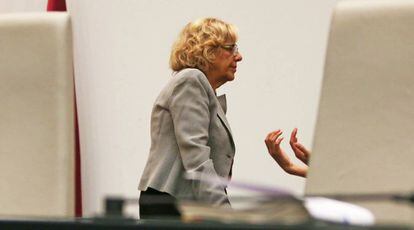 La alcaldesa de Madrid, Manuela Carmena, en el pleno municipal.