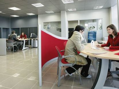 Interior de una oficina bancaria, en una imagen de archivo.