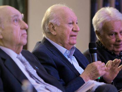 El expresidente de Chile Ricardo Lagos, el expresidente del Gobierno de Uruguay, Julio María Sanguinetti, y el expresidente del Gobierno español, Felipe González, durante su participación el sábado en la XIX Edición del Foro Iberoamericano que se celebra en Madrid.