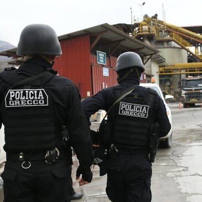 Elementos del Grupo Especial contra el Crimen Organizado (Grecco) en la mina Poderosa en Pataz, Perú.
