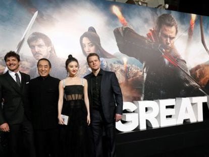 Pedro Pascal, Zhang Yimou (director), Tian Jing y Matt Damon, en la presentaci&oacute;n de &#039;La Gran Muralla&#039; en Los &Aacute;ngeles, el d&iacute;a 15.