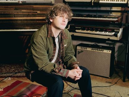 Bill Ryder-Jones, en su estudio de West Kirby (Inglaterra) en abril de 2023.