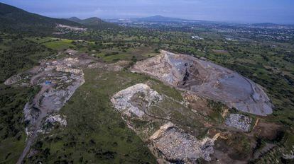 La mina a cielo abierto que ha desgastado el cerro Patlachique.