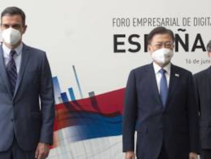 El presidente del Gobierno, Pedro Sánchez, y el presidente de la República de Corea, Moon Jae-in.