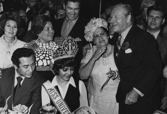 El gobernador Nelson Rockefeller y Marisol Malaret, primera Miss Universo puertorriqueña.