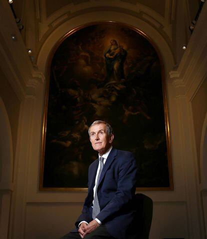 Neil MacGregor en la capilla del Museo de Historia de Madrid.