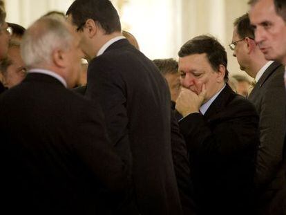El presidente de la Comisión Europea, Jose Manuel Barroso, con gesto de preocupación en su visita a Bucarest el pasado viernes