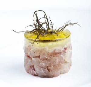 Tartar de salchichón de pescado, elaborado por el chef de Aponiente.