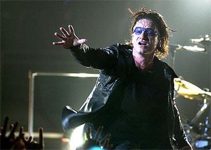 Bono, de U2, en un concierto en Minneapolis.