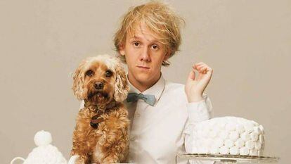 El protagonista de 'Please Like Me'.
