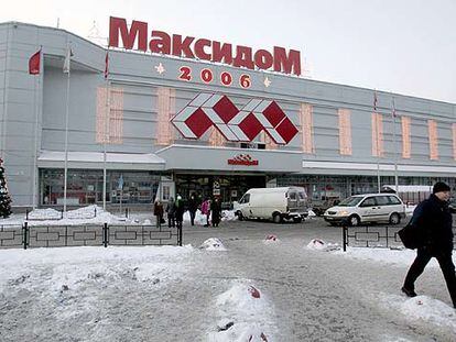 Vista del supermercado de la cadena Maxidón, en San Petersburgo, donde estalló ayer la bomba con gas.