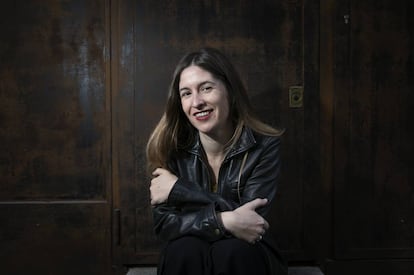 La escritora Nuria Labari, en una cafetería de Madrid.