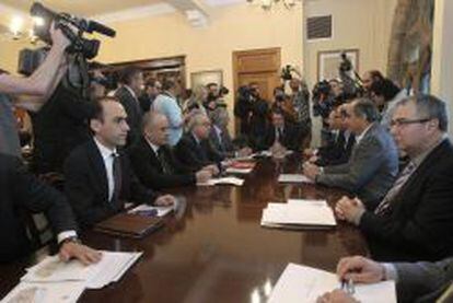Los líderes de los partidos chipriotas se reúnen en Nicosia.