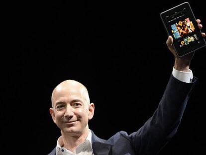 Jeff Bezos presenta el &uacute;ltimo modelo de tableta Kindle.