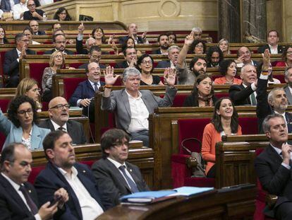 Pleno del Parlamento catalán del 6 de septiembre de 2017. Vídeo: El Gobierno catalán firma la ley del referéndum.