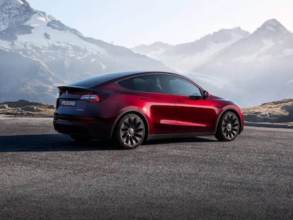 Tesla Model Y rojo