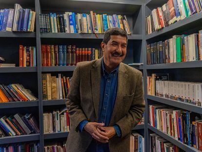 Javier Corral en su librería Sándor Márai en el centro de la ciudad de Chihuahua.