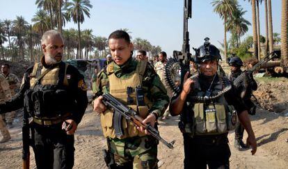 Fuerzas iraqu&iacute;es patrulla el s&aacute;bado Jurf al-Sakhar.