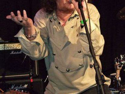 Mick Farren en un concierto en 2010