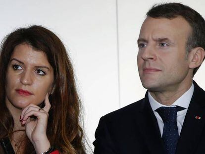 La secretaria de Estado francesa para la igualdad entre hombres y mujeres, Marl&egrave;ne Schiappa, con el presidente Emmanuel Macron