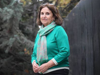 Elena Jimenez Pulmariño, ex-alcaldesa del pueblo de Venturada (CAM) elegida hace 40 años posando en el Paseo de la Castellana.