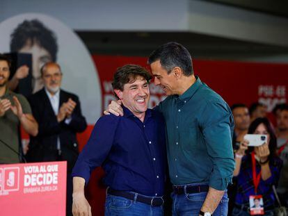 Pedro Sánchez y Eneko Andueza, en un acto del PSOE durante la campaña.