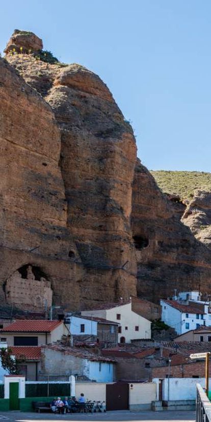 La cueva del castillo de los Moros, en Los Fayos.