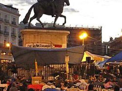 Concentración de jóvenes en la Puerta del Sol madrileña para protestar por la situación económica y política