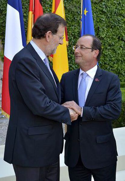  Foto facilitada hoy, 22 de junio de 2012, por la presidencia del Gobierno espa&ntilde;ol de Mariano Rajoy con el presidente de Francia, Fran&ccedil;ois Hollande