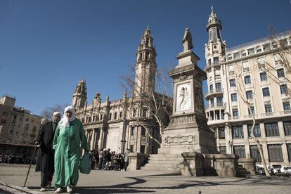 La plaça d'Antonio López -i el seu monument- és la que tanca la ruta de l'herència de l'esclavisme a Barcelona.