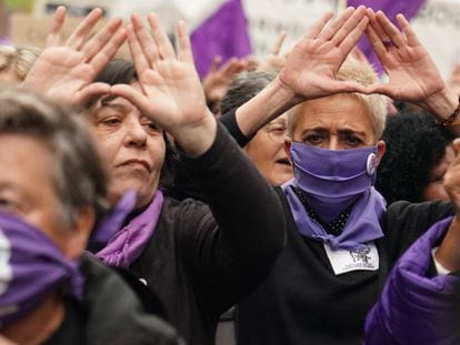 Varias mujeres en la manifestación del 8 de marzo en Bilbao.
 