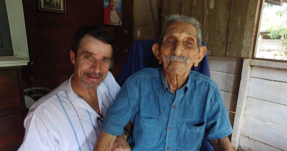 Jorge Vindas junto a José Guevara, de 108 años.