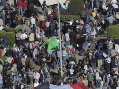Manifestantes en la plaza Tahrir (Liberación) en El Cairo