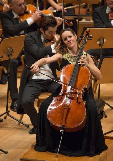 La violonchelista Sol Gabetta durante su interpretación del ‘Concierto nº 1’, de Saint-Saëns, el lunes en Zaragoza.